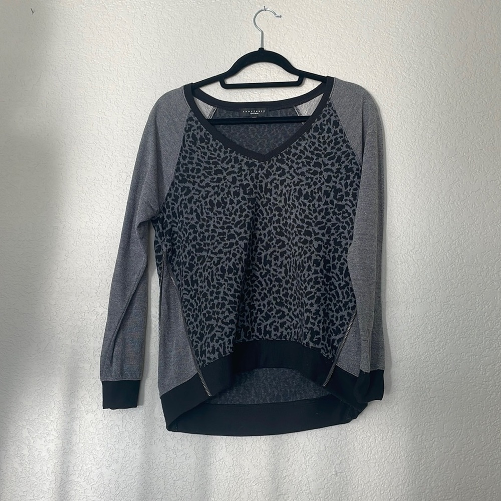 Women’s Sanctuary black and grey patterned sweater.